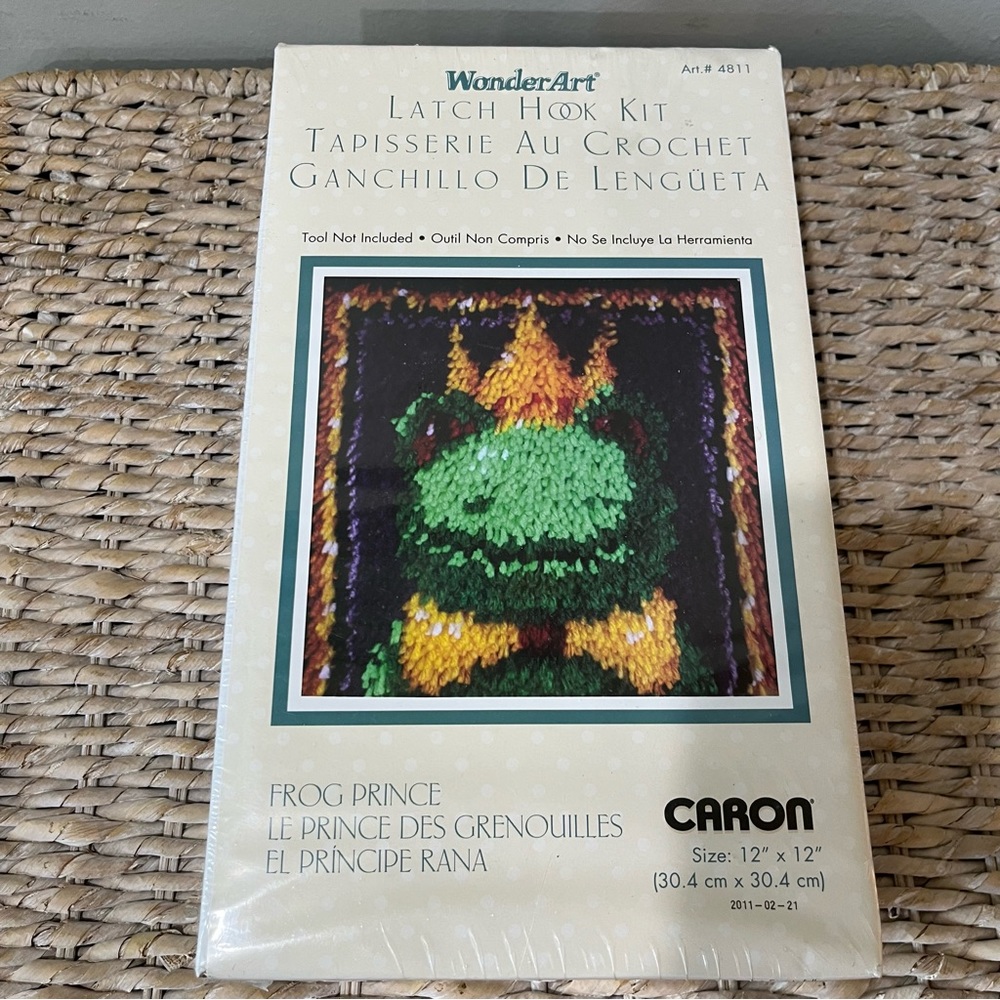 Wonder Art Frog Toad Prince Latch Hook Kit #4811 Caron 12"x12" SEALED Gift vtg